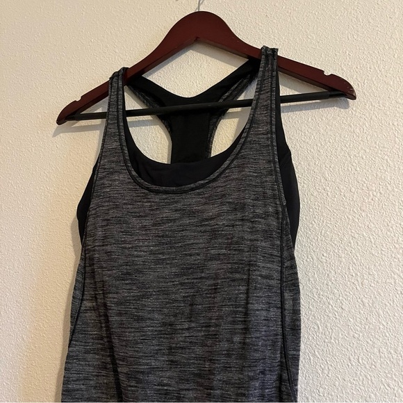 Lululemon Heathered Gray / Black On Track Singlet Tank Size 8 - Picture 4 of 12